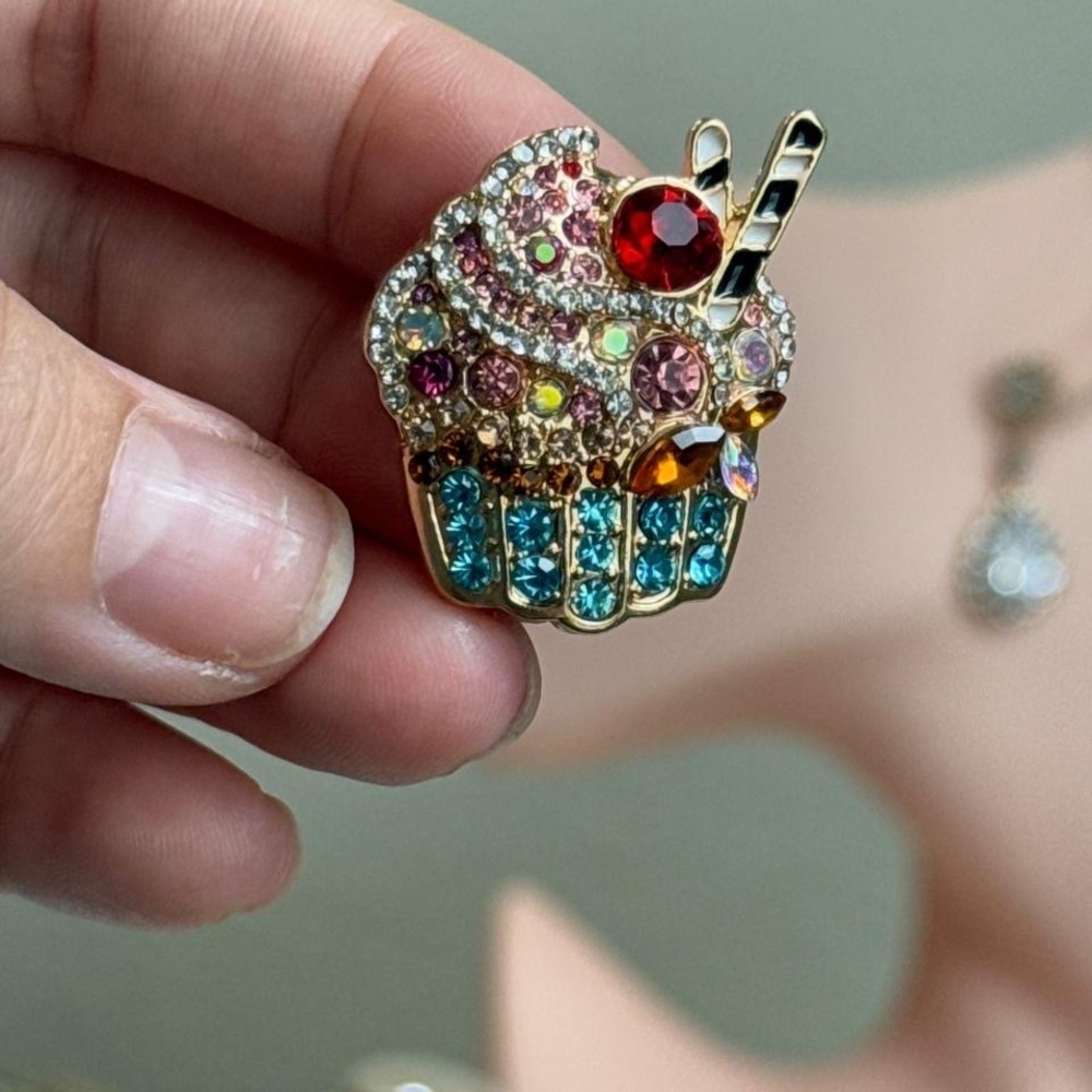 Colorful Cupcake Brooch with Crystals. - Picture 3 of 6